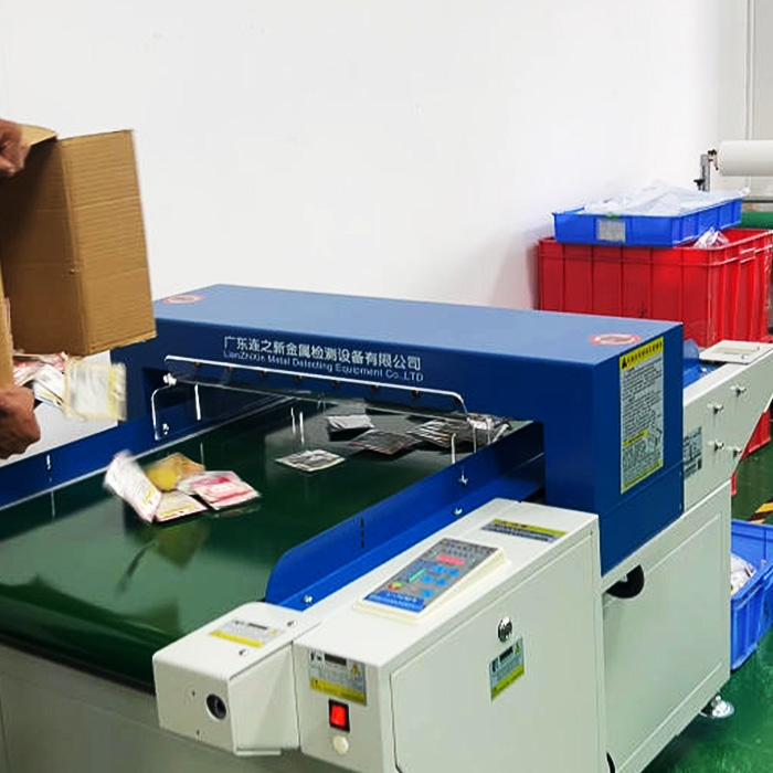 刺繡兒童發飾檢針機使用現場——連新檢針機守護兒童健康