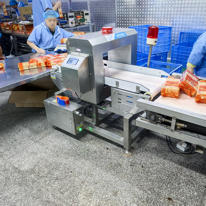 連新食品金屬檢測機——沙琪瑪使用現場案例